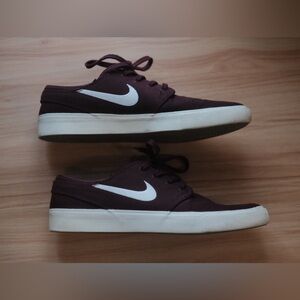 Nike sb Janoski RM night maroon / pale ivory / gum light brown.